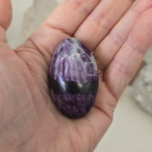 Load image into Gallery viewer, Kammererite Palmstone
