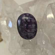 Load image into Gallery viewer, Kammererite Palmstone