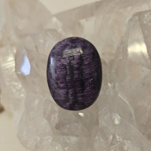 Load image into Gallery viewer, Kammererite Palmstone
