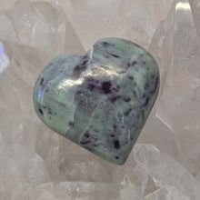 Load image into Gallery viewer, Kammererite Heart