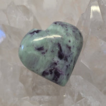 Load image into Gallery viewer, Kammererite Heart