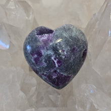 Load image into Gallery viewer, Kammererite Heart