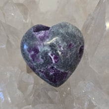 Load image into Gallery viewer, Kammererite Heart