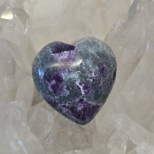 Load image into Gallery viewer, Kammererite Heart