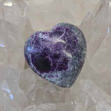 Load image into Gallery viewer, Kammererite Heart