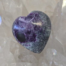 Load image into Gallery viewer, Kammererite Heart