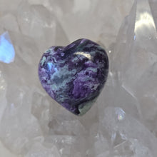 Load image into Gallery viewer, Kammererite Heart