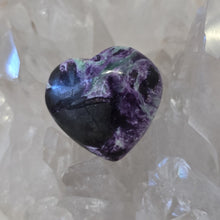 Load image into Gallery viewer, Kammererite Heart