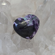 Load image into Gallery viewer, Kammererite Heart