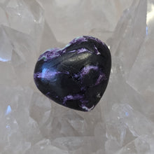 Load image into Gallery viewer, Kammererite Heart