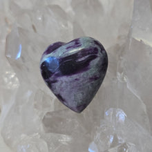 Load image into Gallery viewer, Kammererite Heart