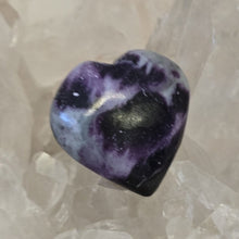 Load image into Gallery viewer, Kammererite Heart