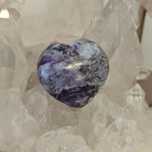 Load image into Gallery viewer, Kammererite Heart
