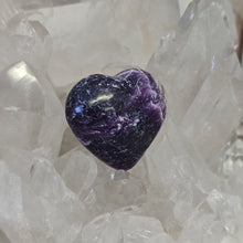 Load image into Gallery viewer, Kammererite Heart