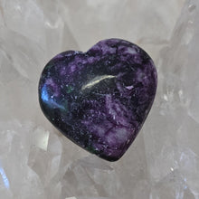 Load image into Gallery viewer, Kammererite Heart