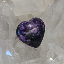Load image into Gallery viewer, Kammererite Heart