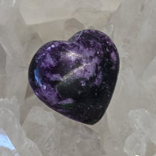 Load image into Gallery viewer, Kammererite Heart
