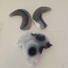 Load image into Gallery viewer, Druzy Agate Buffalo Head on Stand