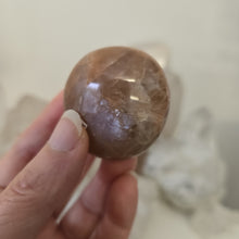 Load image into Gallery viewer, Peach Moonstone Gallet