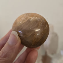 Load image into Gallery viewer, Peach Moonstone Gallet