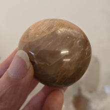 Load image into Gallery viewer, Peach Moonstone Gallet
