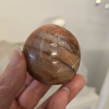 Load image into Gallery viewer, Peach Moonstone Gallet