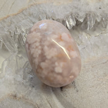 Load image into Gallery viewer, Flower Agate Palmstone