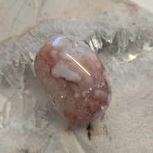 Load image into Gallery viewer, Flower Agate Palmstone