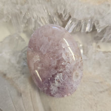 Load image into Gallery viewer, Flower Agate Palmstone