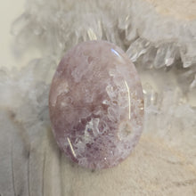 Load image into Gallery viewer, Flower Agate Palmstone