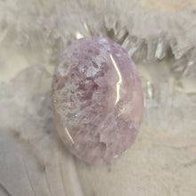 Load image into Gallery viewer, Flower Agate Palmstone