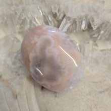 Load image into Gallery viewer, Flower Agate Palmstone