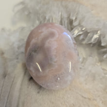 Load image into Gallery viewer, Flower Agate Palmstone