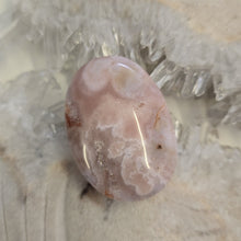 Load image into Gallery viewer, Flower Agate Palmstone