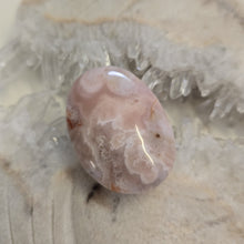 Load image into Gallery viewer, Flower Agate Palmstone