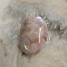 Load image into Gallery viewer, Flower Agate Palmstone