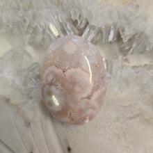 Load image into Gallery viewer, Flower Agate Palmstone