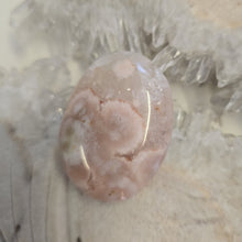 Load image into Gallery viewer, Flower Agate Palmstone