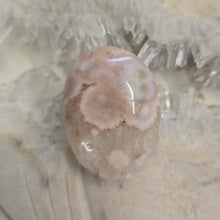 Load image into Gallery viewer, Flower Agate Palmstone