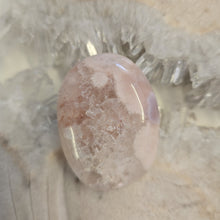 Load image into Gallery viewer, Flower Agate Palmstone