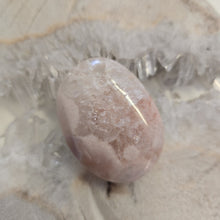 Load image into Gallery viewer, Flower Agate Palmstone