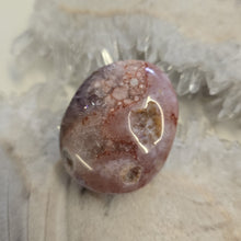 Load image into Gallery viewer, Flower Agate Palmstone