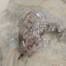 Load image into Gallery viewer, Flower Agate Palmstone