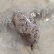 Load image into Gallery viewer, Flower Agate Palmstone