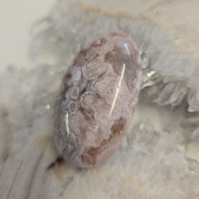 Load image into Gallery viewer, Flower Agate Palmstone