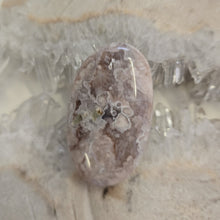 Load image into Gallery viewer, Flower Agate Palmstone