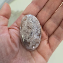 Load image into Gallery viewer, Flower Agate Palmstone