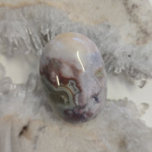 Load image into Gallery viewer, Flower Agate Palmstone
