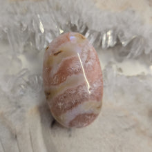 Load image into Gallery viewer, Flower Agate Palmstone
