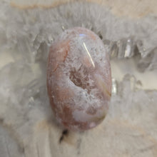 Load image into Gallery viewer, Flower Agate Palmstone